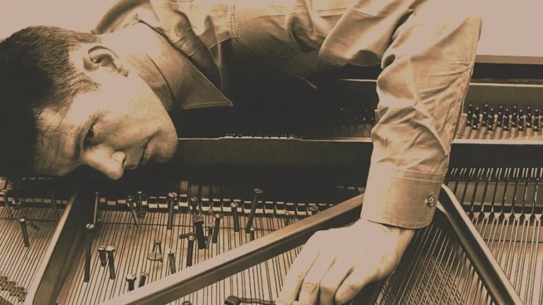 John+Cage+at+prepared+piano+horizontal