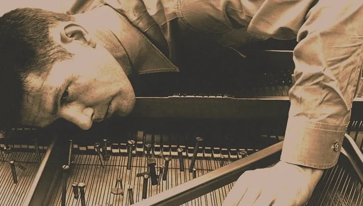 John+Cage+at+prepared+piano+horizontal