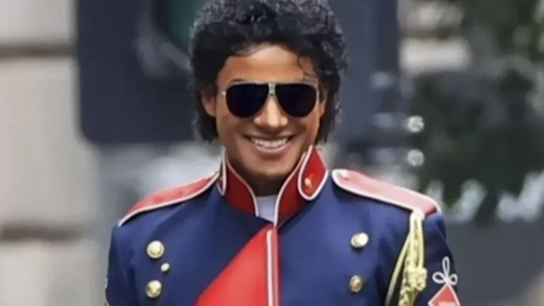 michael-jackson-encore-un-report-pour-le-biopic_6837399cd8313