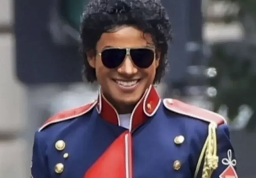 michael-jackson-encore-un-report-pour-le-biopic_6837399cd8313