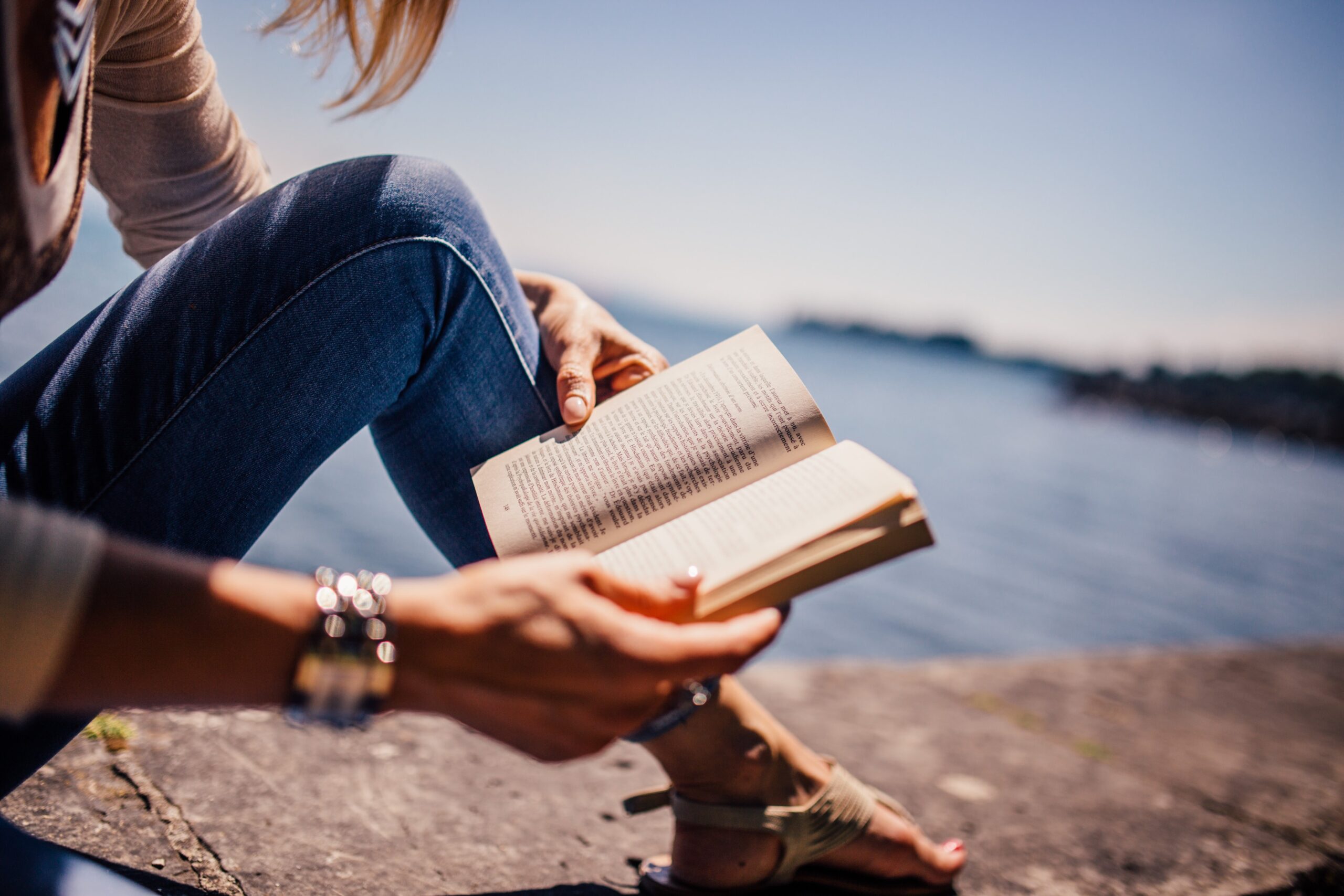 stocksnap-reading-925589